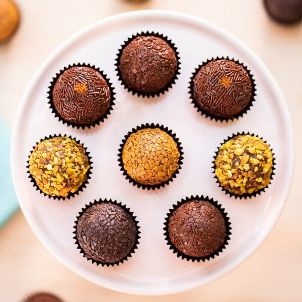 Dark chocolate brigadeiro lovers collection 8 brigadeiros